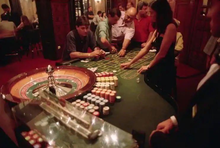 7777rp Live Casino Baccarat dan Roulette Online